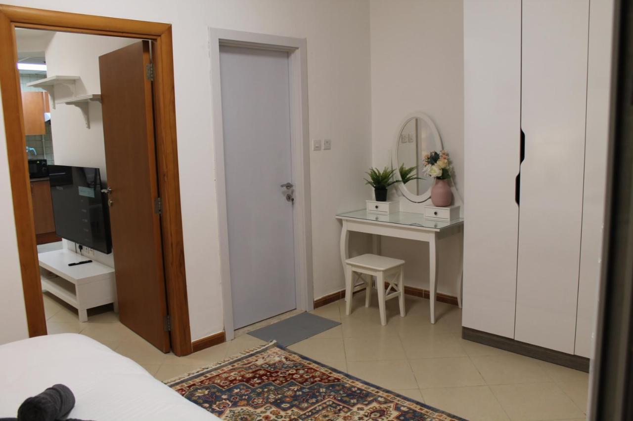 Newly Furnished Cozy 1 Bedroom Close To Jbr And Metro شقة *
